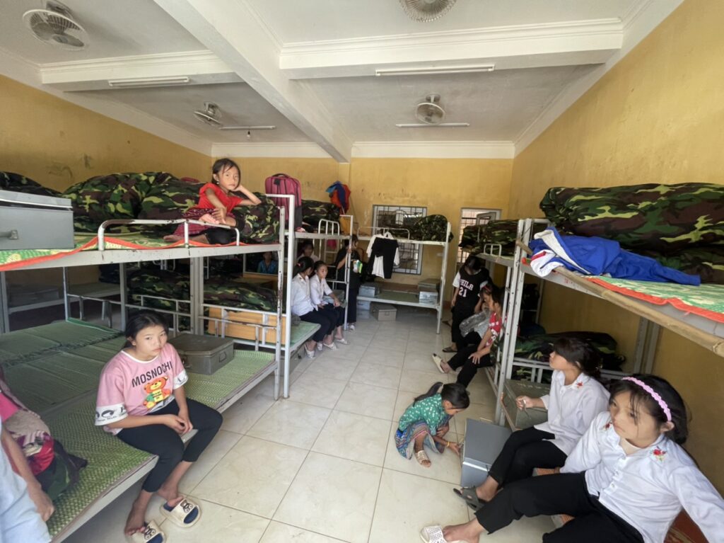 Gimasys cùng Vietforce Team và các đối tác trao hàng nghìn phần quà cho các em học sinh nghèo tại Huyện Mù Cang Chải